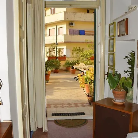 Konukevi Adhara Tropea