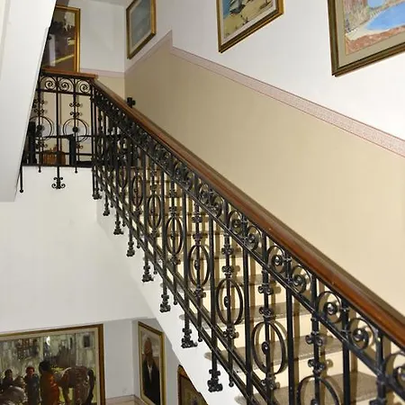 Konukevi Adhara Tropea