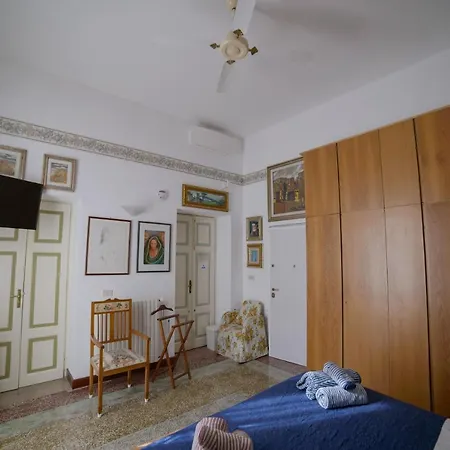 Camera Adhara *