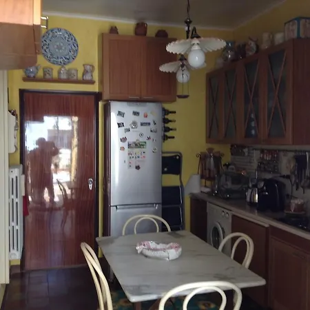 Camera Adhara Guest house