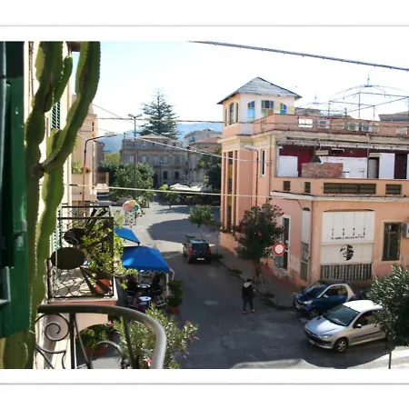 Camera Adhara Guest house *